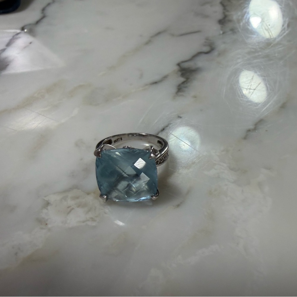 White gold ring with blue topaz and diamonds, 14K white gold